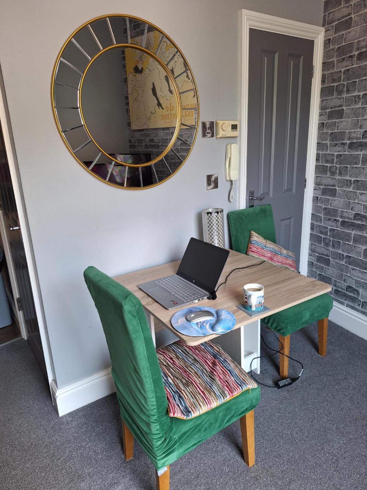 Central Matlock Apartment Eksteriør billede